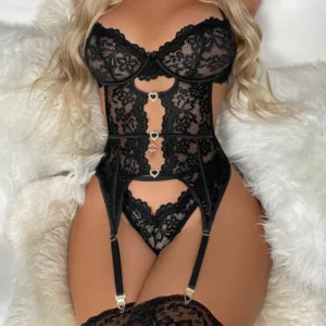 Ensemble sulfureux avec jarretelle